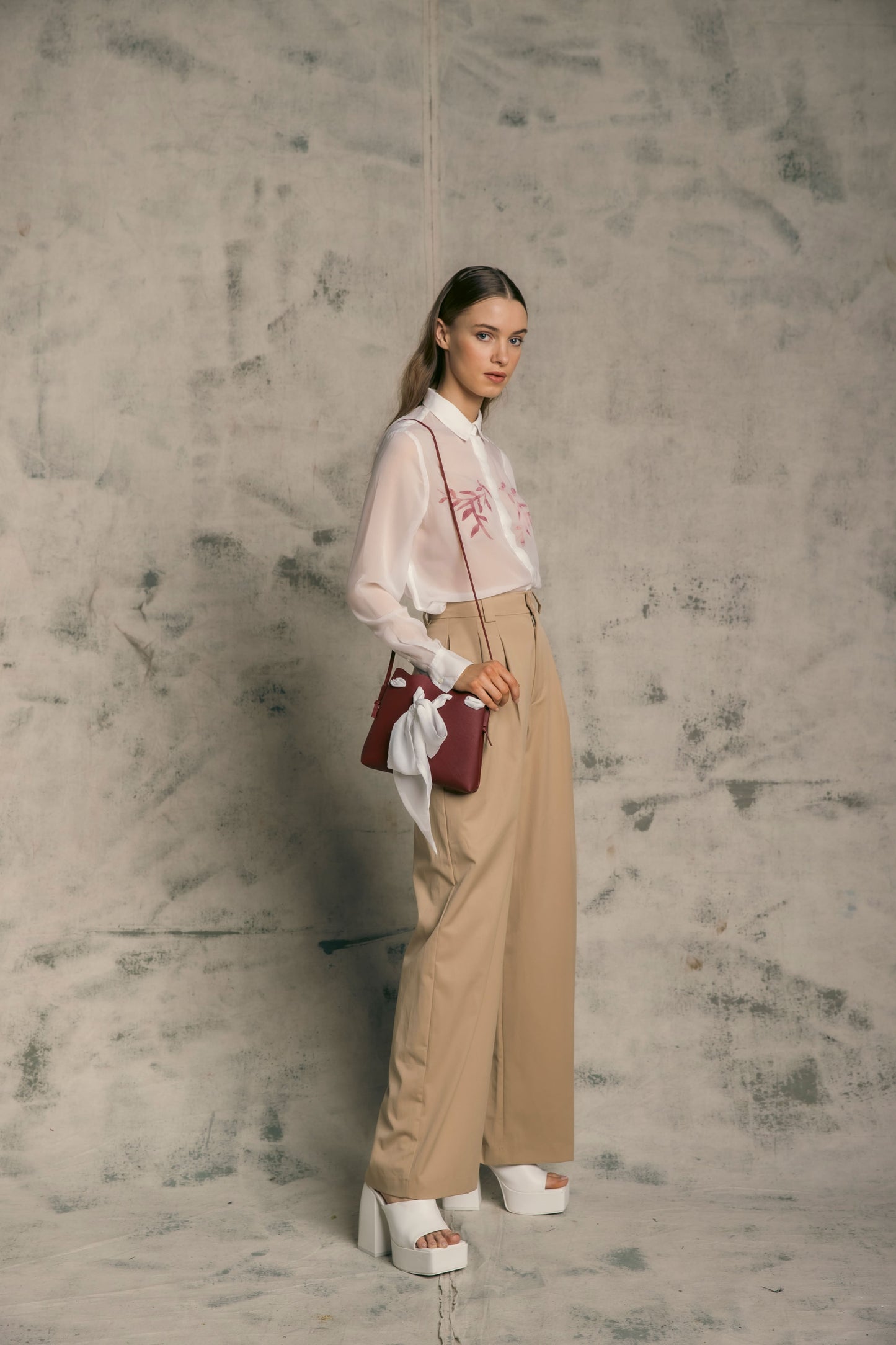 CRUNCHY: THE FRUIT WASTE BAG