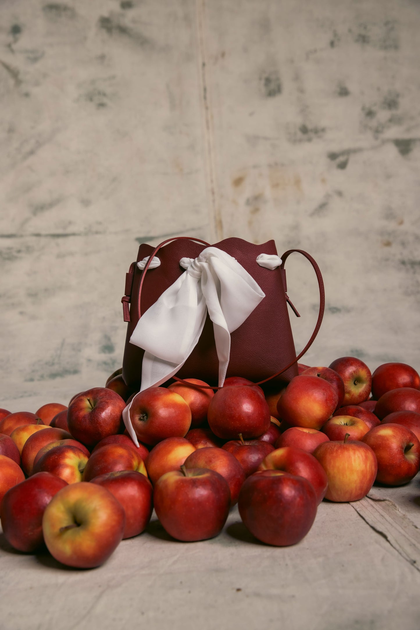 CRUNCHY: THE FRUIT WASTE BAG