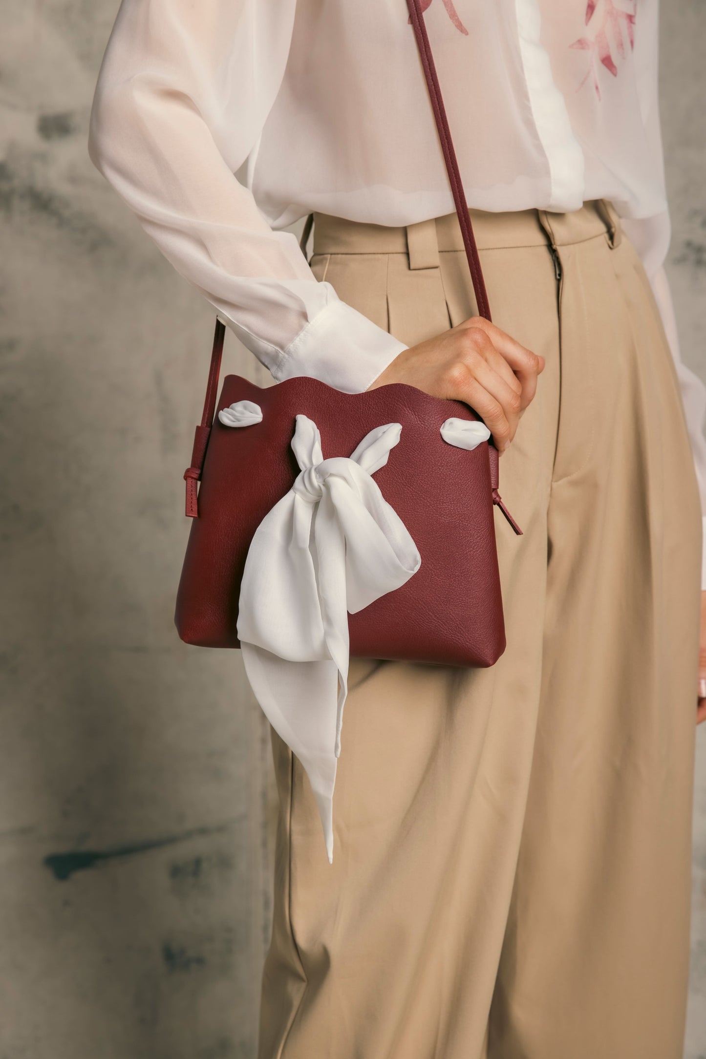 CRUNCHY: THE FRUIT WASTE BAG